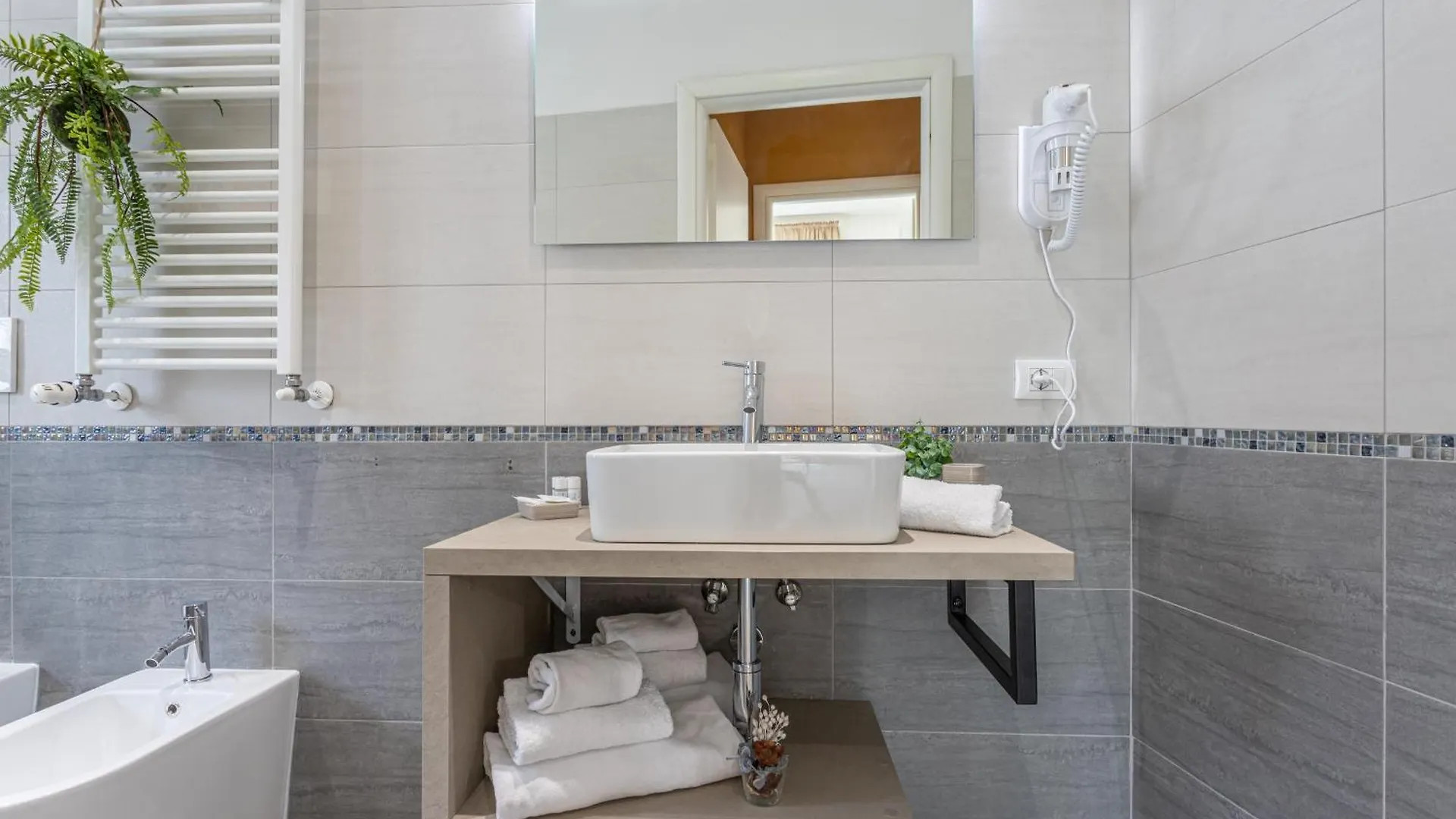 Cornelia Cozy Home Rom